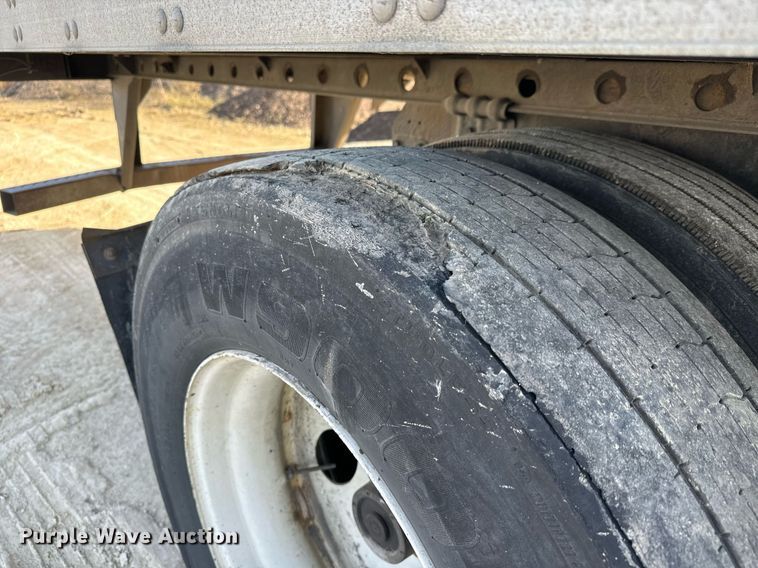 image for item LH9311 2013 Utility  4000D-X  dry van trailer