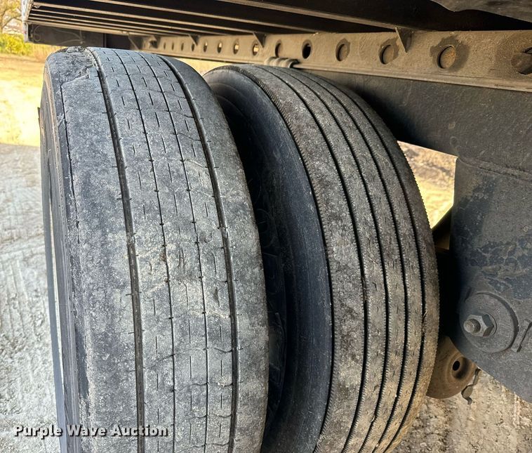 image for item LH9311 2013 Utility  4000D-X  dry van trailer