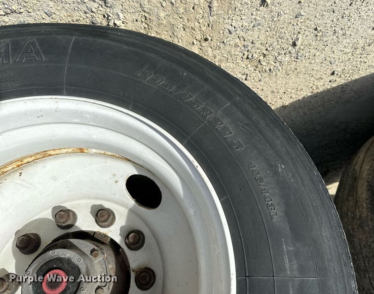 image for item LH9311 2013 Utility  4000D-X  dry van trailer