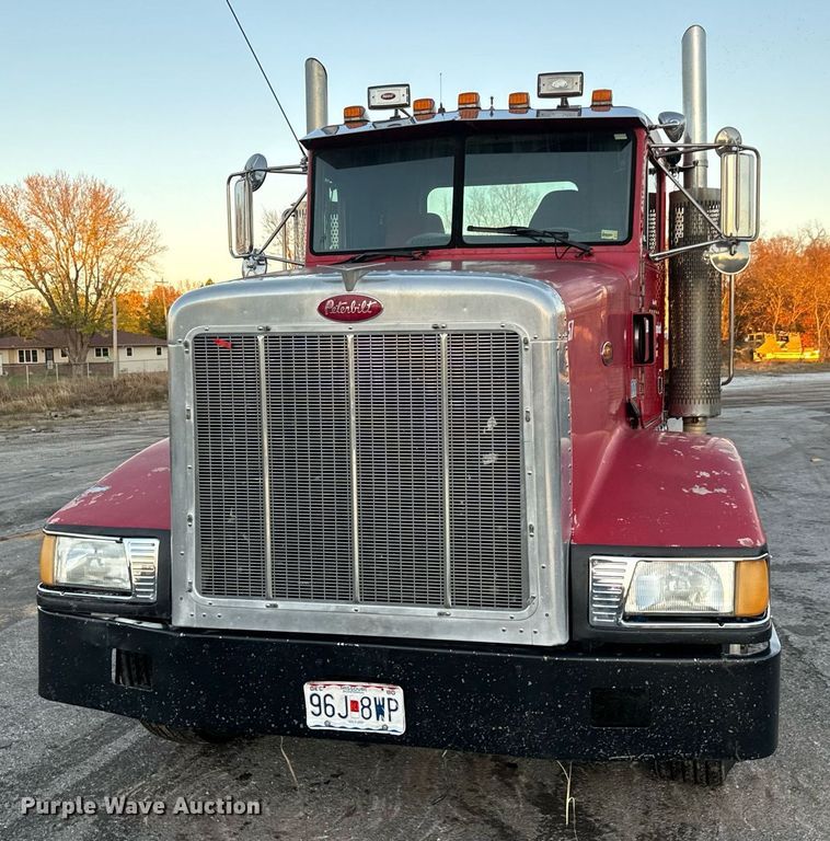 image for item MT9024 1990 Peterbilt 377 semi truck