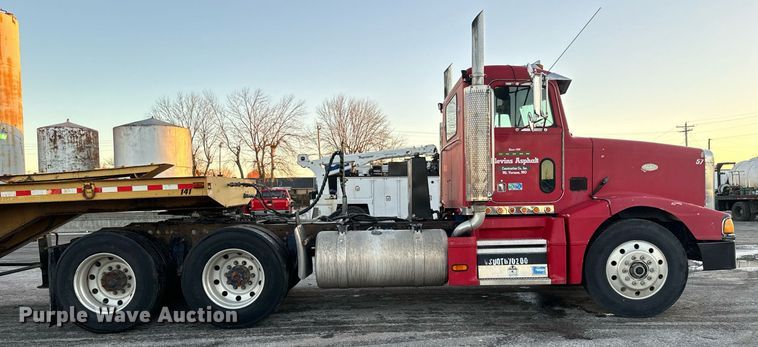 image for item MT9024 1990 Peterbilt 377 semi truck