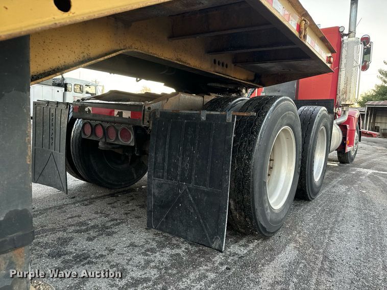 image for item MT9024 1990 Peterbilt 377 semi truck