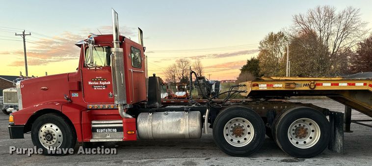 image for item MT9024 1990 Peterbilt 377 semi truck