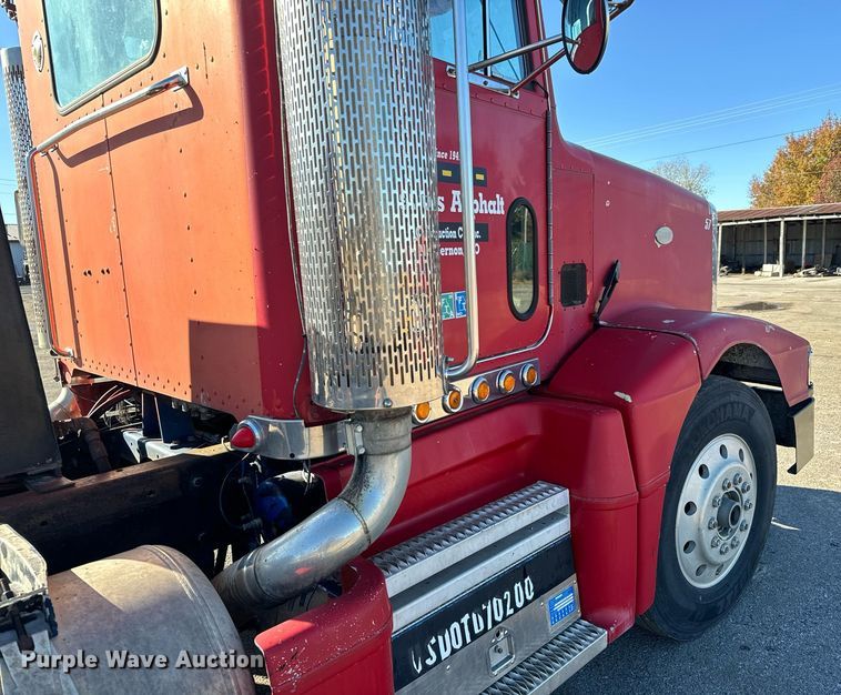 image for item MT9024 1990 Peterbilt 377 semi truck