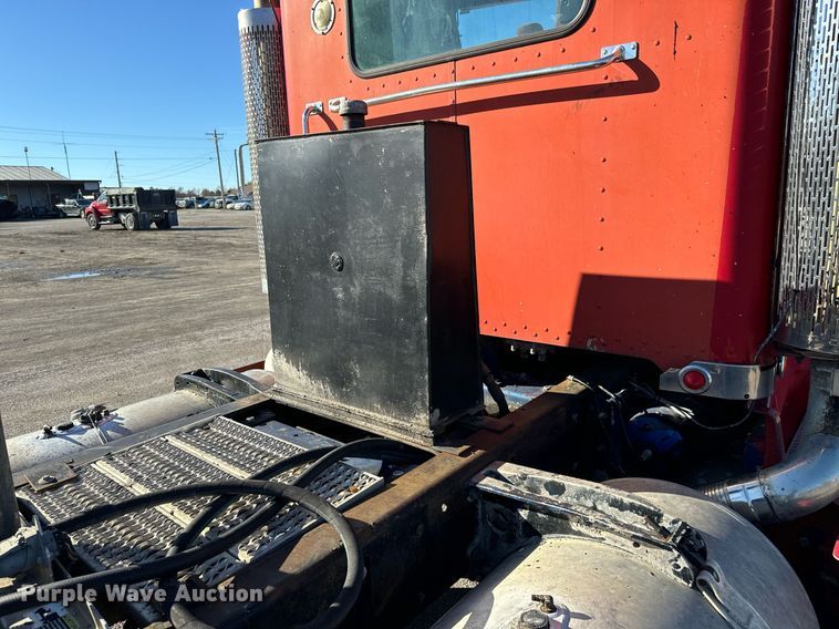 image for item MT9024 1990 Peterbilt 377 semi truck