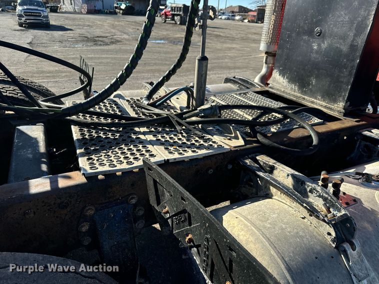 image for item MT9024 1990 Peterbilt 377 semi truck