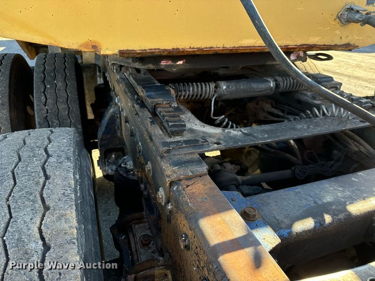 image for item MT9024 1990 Peterbilt 377 semi truck