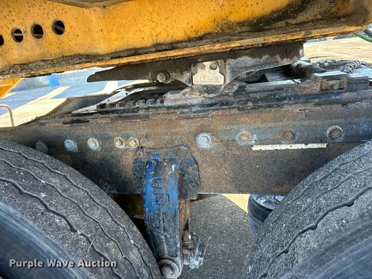 image for item MT9024 1990 Peterbilt 377 semi truck