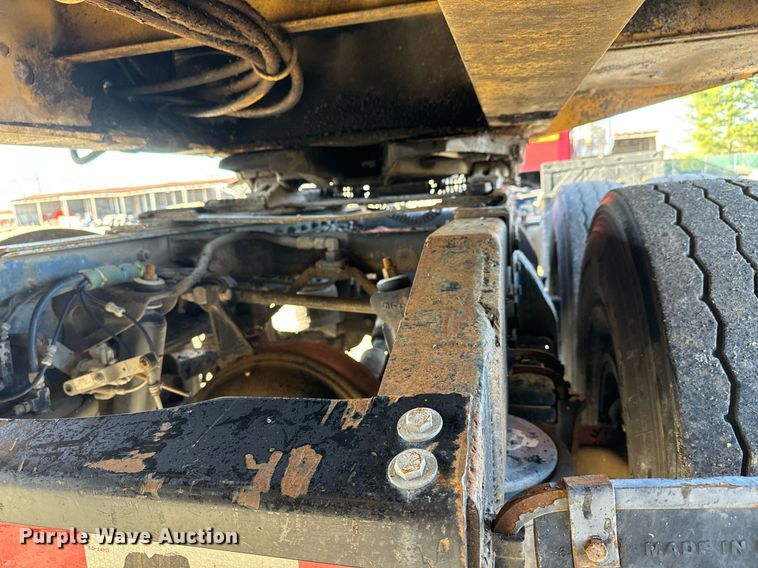 image for item MT9024 1990 Peterbilt 377 semi truck