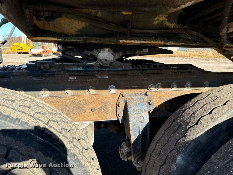 image for item MT9024 1990 Peterbilt 377 semi truck