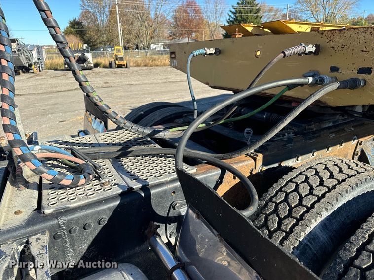 image for item MT9024 1990 Peterbilt 377 semi truck