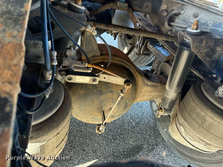 image for item MT9024 1990 Peterbilt 377 semi truck