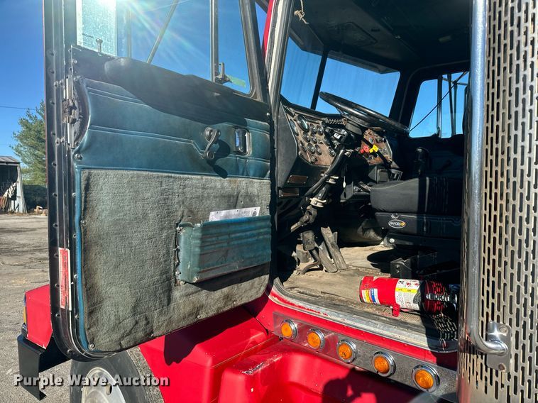 image for item MT9024 1990 Peterbilt 377 semi truck