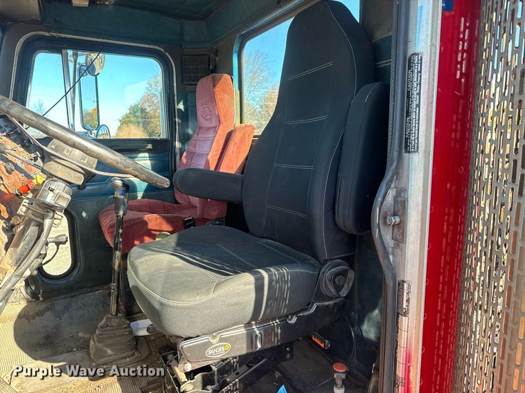 image for item MT9024 1990 Peterbilt 377 semi truck