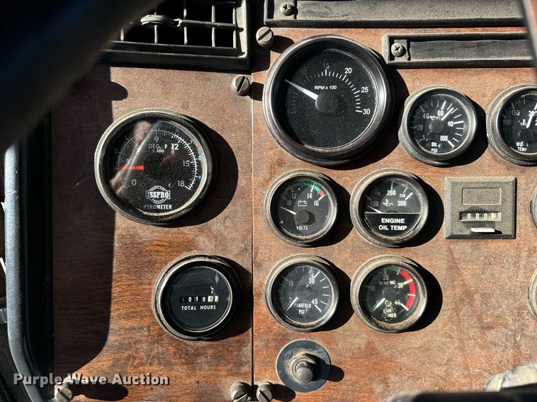 image for item MT9024 1990 Peterbilt 377 semi truck