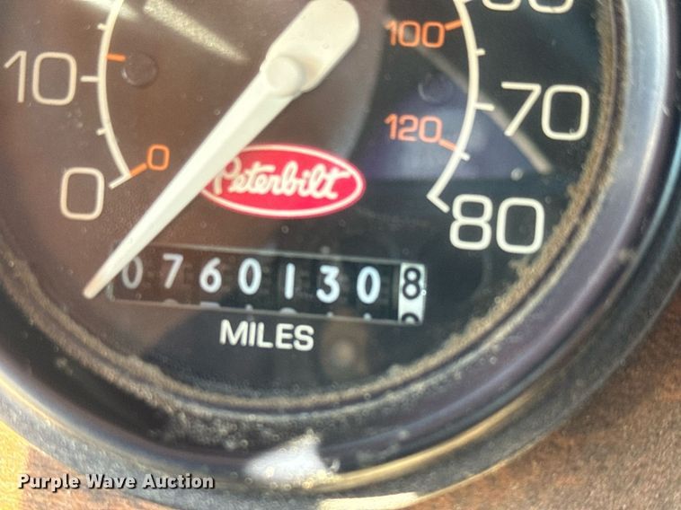 image for item MT9024 1990 Peterbilt 377 semi truck