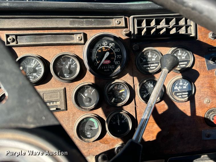 image for item MT9024 1990 Peterbilt 377 semi truck