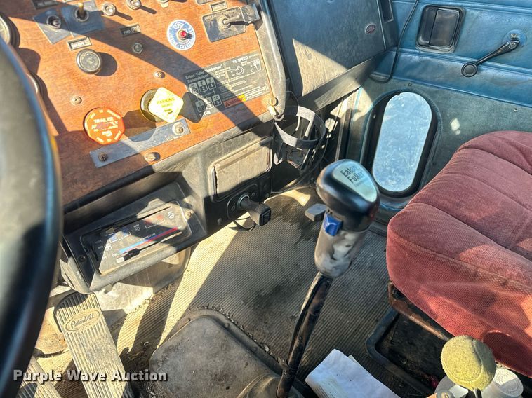 image for item MT9024 1990 Peterbilt 377 semi truck