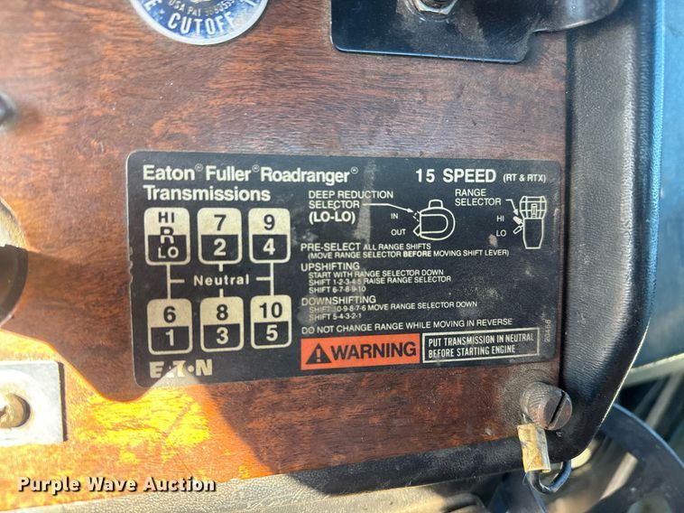 image for item MT9024 1990 Peterbilt 377 semi truck