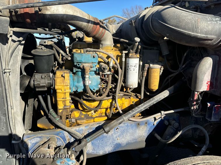 image for item MT9024 1990 Peterbilt 377 semi truck