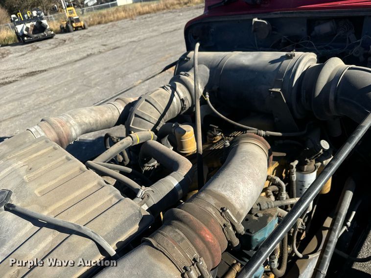 image for item MT9024 1990 Peterbilt 377 semi truck