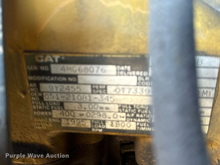 image for item MT9024 1990 Peterbilt 377 semi truck