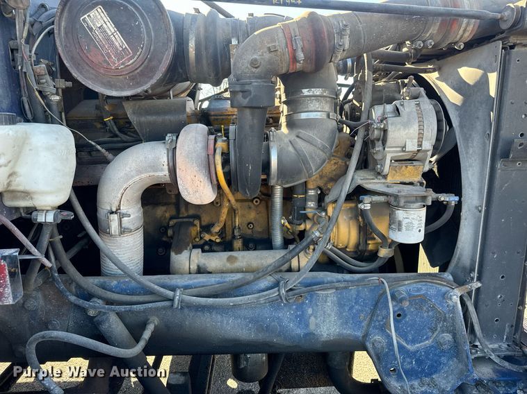 image for item MT9024 1990 Peterbilt 377 semi truck