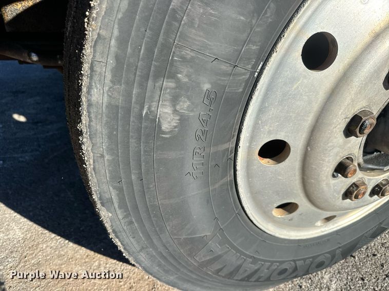 image for item MT9024 1990 Peterbilt 377 semi truck