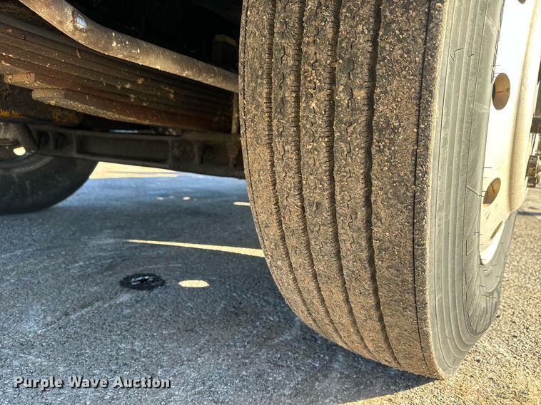 image for item MT9024 1990 Peterbilt 377 semi truck