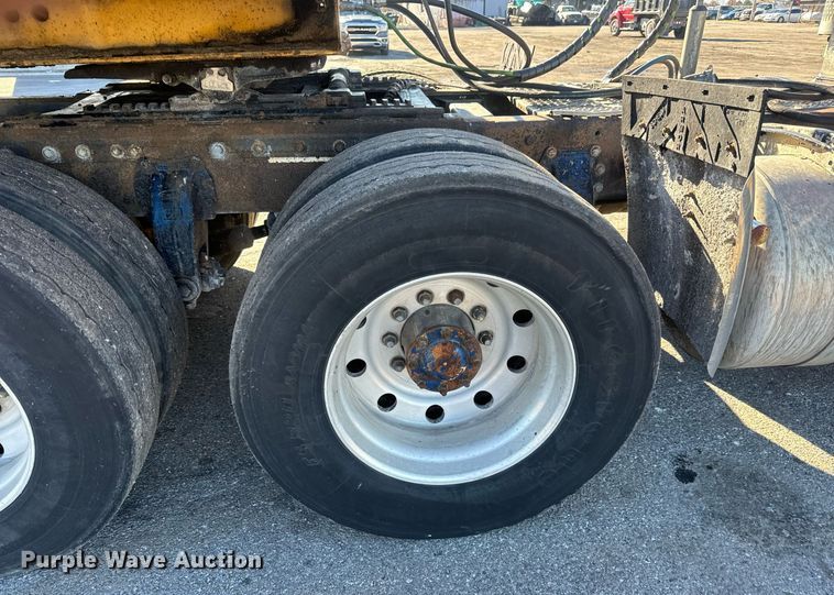 image for item MT9024 1990 Peterbilt 377 semi truck