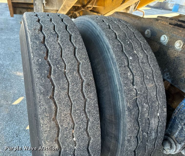 image for item MT9024 1990 Peterbilt 377 semi truck