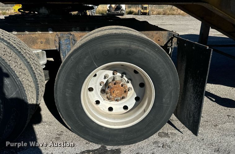 image for item MT9024 1990 Peterbilt 377 semi truck