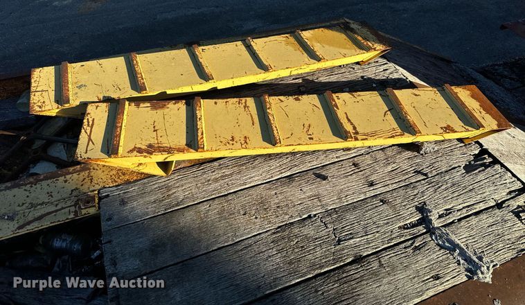 image for item MT9025 1988 Hyster SR35TL drop deck hydraulic tail equipment trailer