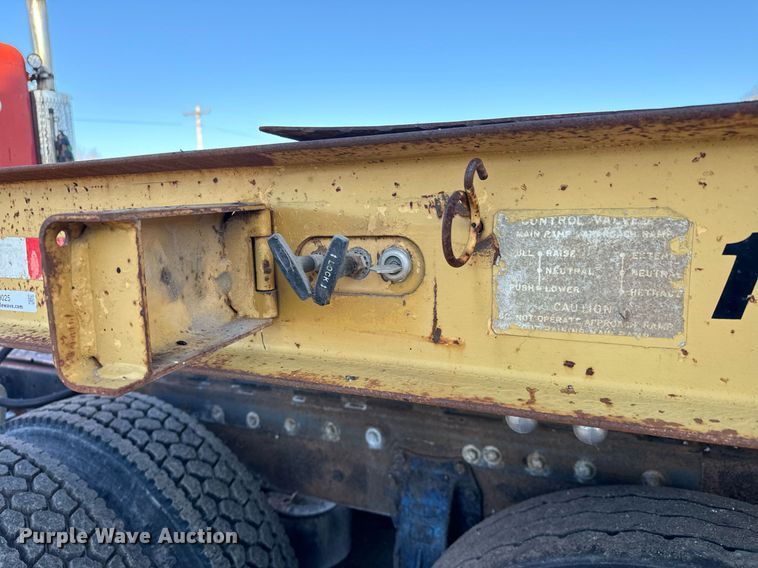 image for item MT9025 1988 Hyster SR35TL drop deck hydraulic tail equipment trailer