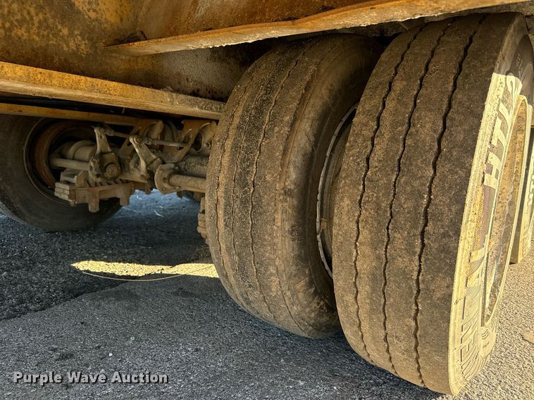 image for item MT9025 1988 Hyster SR35TL drop deck hydraulic tail equipment trailer