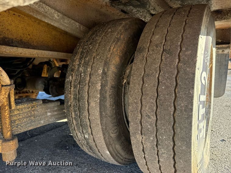 image for item MT9025 1988 Hyster SR35TL drop deck hydraulic tail equipment trailer