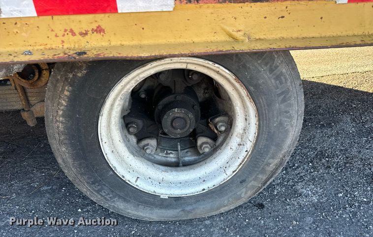 image for item MT9025 1988 Hyster SR35TL drop deck hydraulic tail equipment trailer