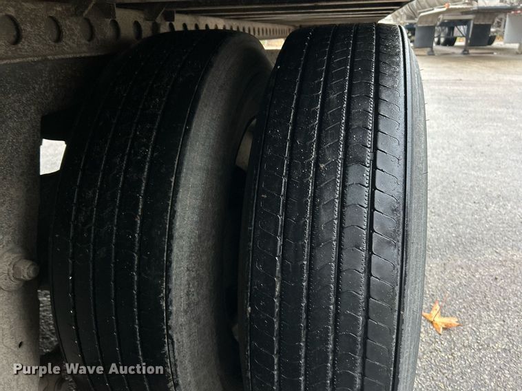 image for item NJ9562 2006 Wabash dry van trailer