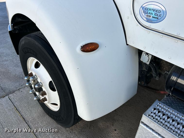 image for item NJ9572 2014 Peterbilt 337 box truck