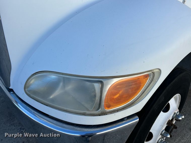 image for item NJ9572 2014 Peterbilt 337 box truck