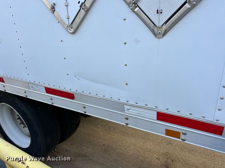 image for item NJ9572 2014 Peterbilt 337 box truck