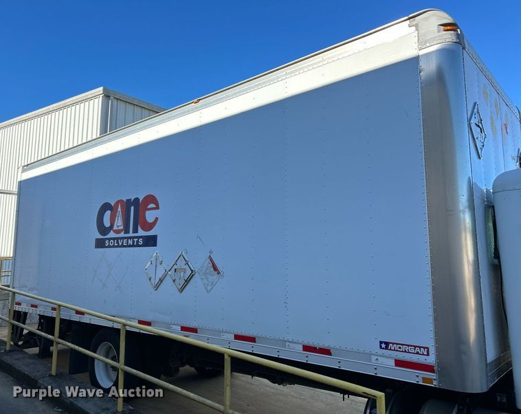 image for item NJ9572 2014 Peterbilt 337 box truck