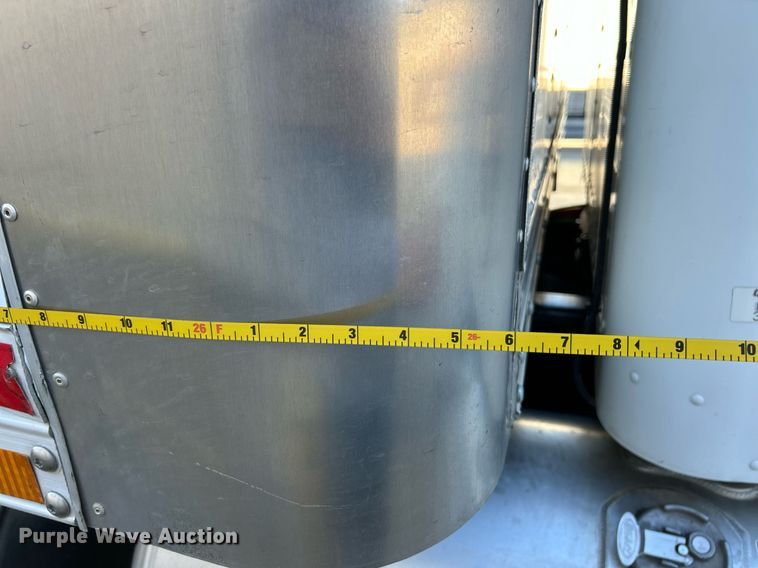 image for item NJ9572 2014 Peterbilt 337 box truck