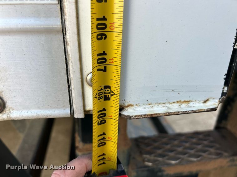 image for item NJ9572 2014 Peterbilt 337 box truck