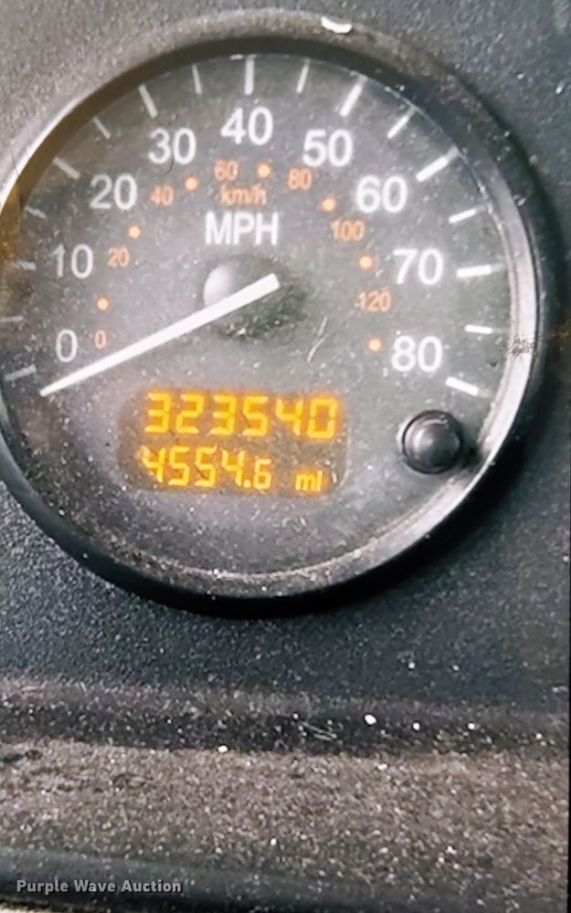 image for item NJ9572 2014 Peterbilt 337 box truck