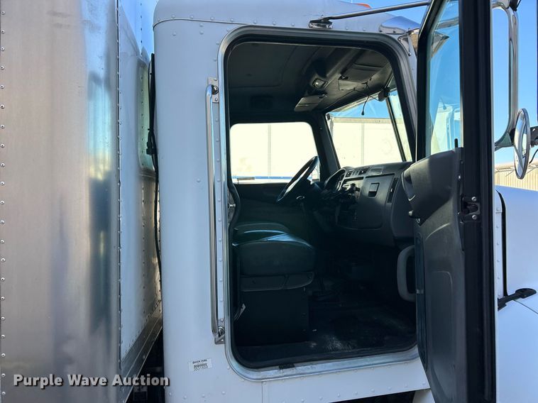 image for item NJ9572 2014 Peterbilt 337 box truck