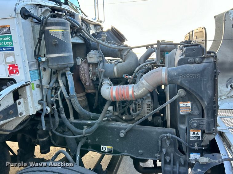 image for item NJ9572 2014 Peterbilt 337 box truck