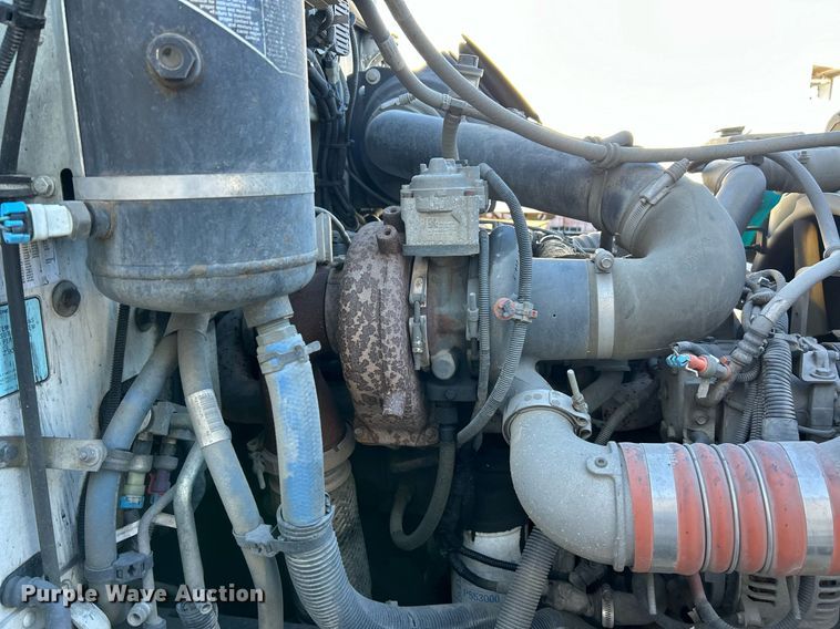 image for item NJ9572 2014 Peterbilt 337 box truck