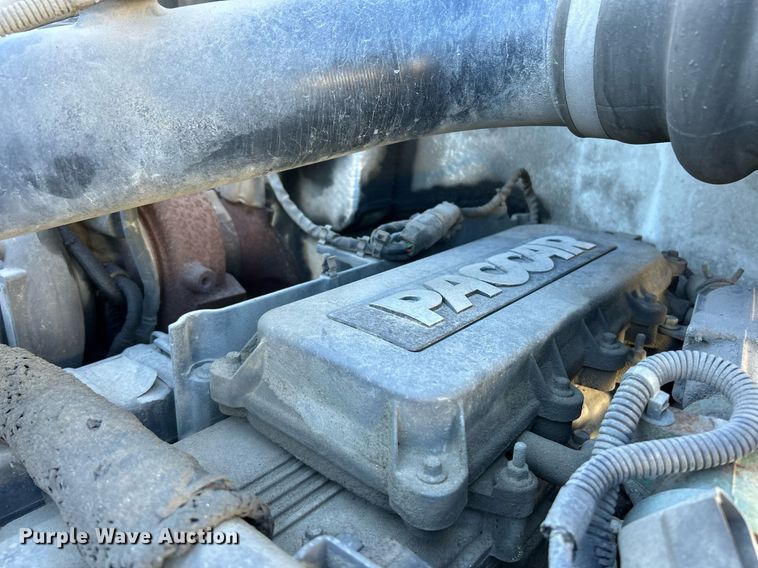 image for item NJ9572 2014 Peterbilt 337 box truck