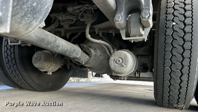 image for item NJ9572 2014 Peterbilt 337 box truck